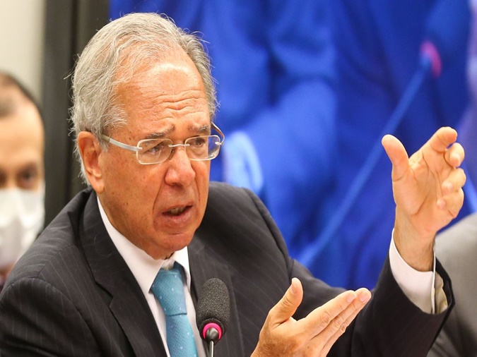 Subida dos juros deve provocar desaceleração na economia, diz ministro