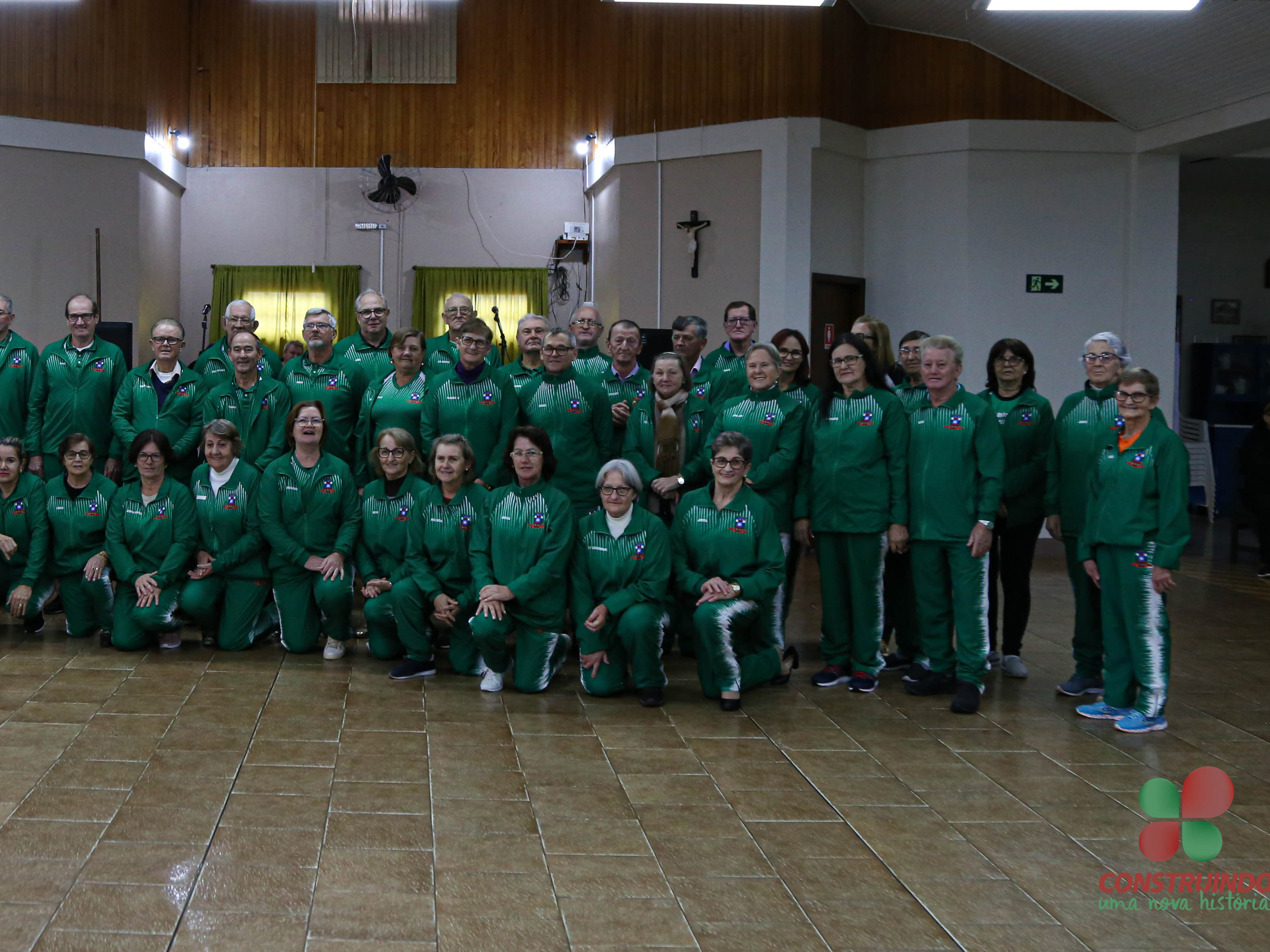 Grupo de Voleibol Gigante de Missal apresenta novos uniformes e agasalho da equipe