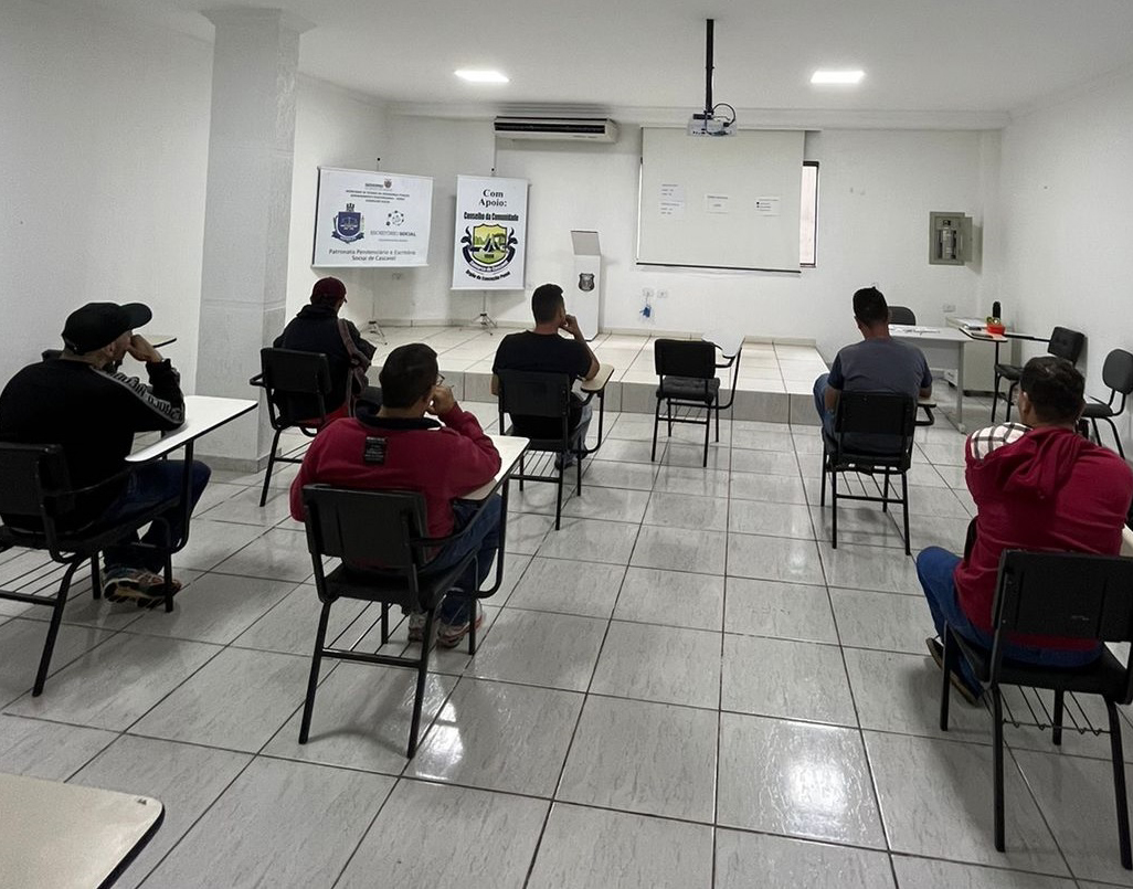 Complexo Social da Polícia Penal do Paraná comemora 14 aprovações no Vestibular da Unioeste, em Cascavel